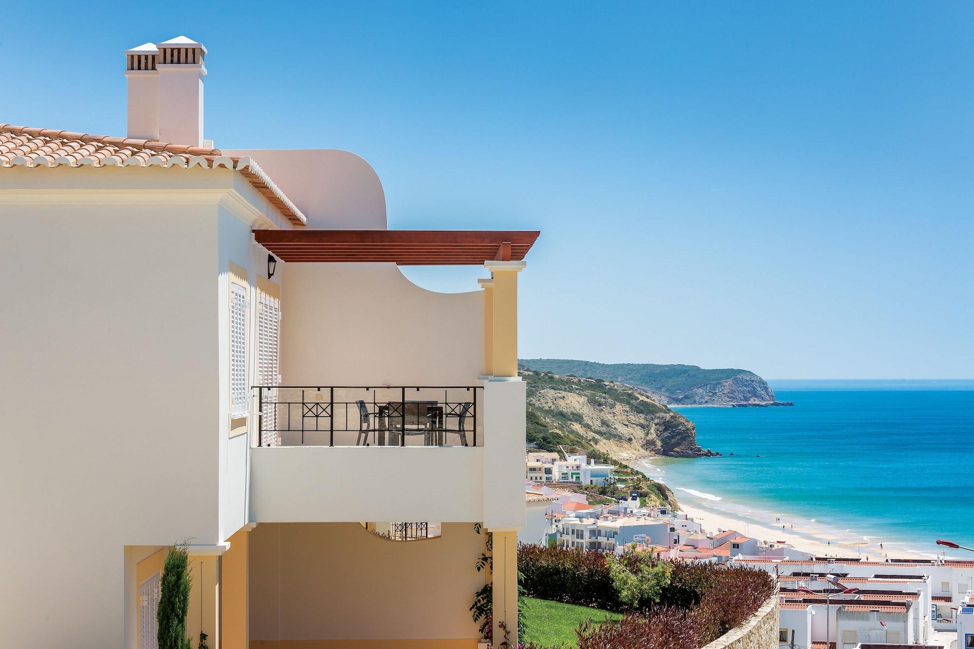 Nau Salema Beach Village Exterior photo