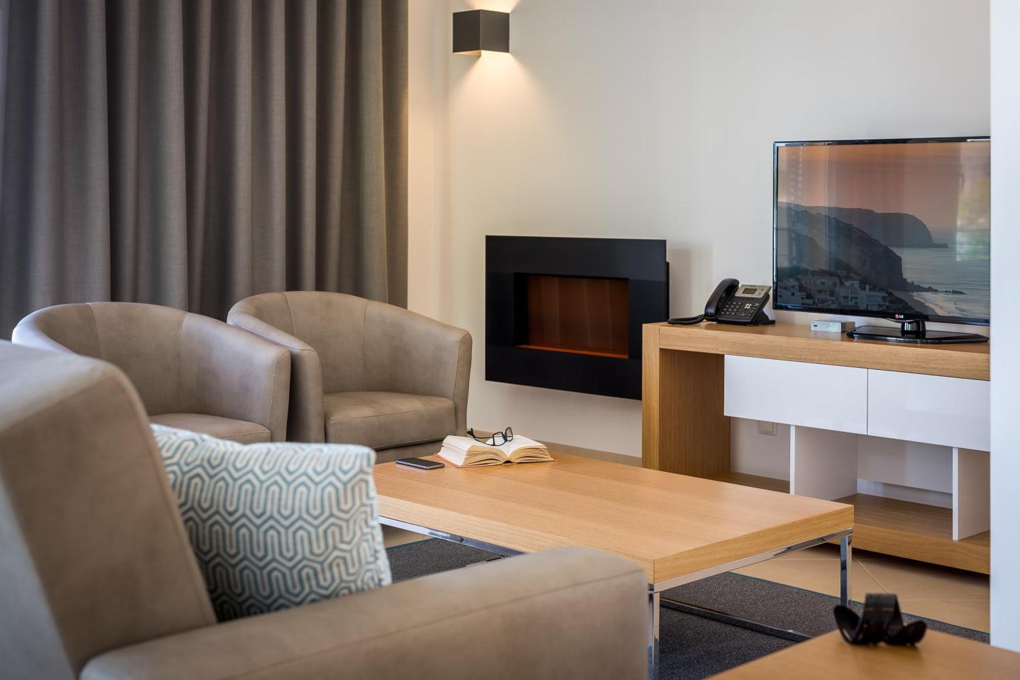 Nau Salema Beach Village Room photo